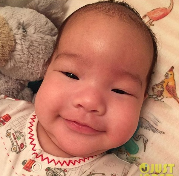 
Lucy Liu chia sẻ hình ảnh cậu con trai đáng yêu trên Instagram.
