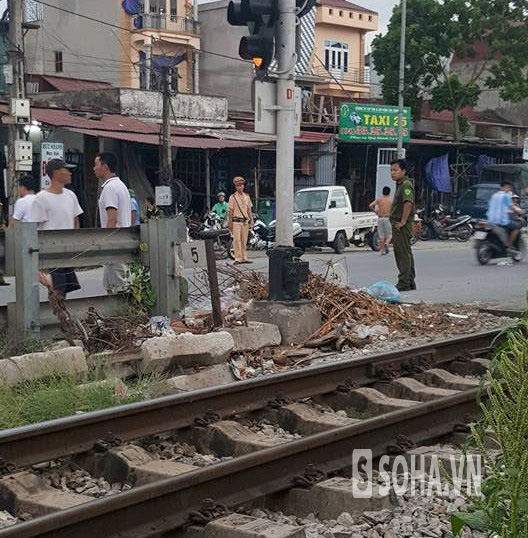 Lực lượng chức năng tiến hành điều tiết, phân luồng giao thông qua khu vực