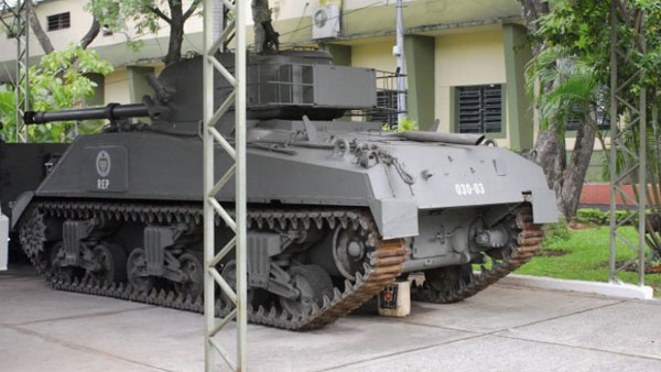 Xe tăng M4 Sherman của Paraguay tại một cơ sở của quân đội nước này. Ảnh: Janes Defence Weekly.