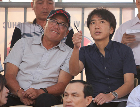 Kể từ khi trở lại Việt Nam, HLV Miura rất tích cực đi dự khán các trận đấu tại V-League để tuyển người cho U23 cũng như ĐT Việt Nam
