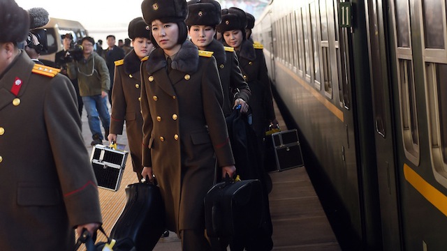 
Ban nhạc Moranbong tới Trung Quốc cùng Đoàn hợp xướng công huân Triều Tiên trong chương trình giao lưu văn hóa hai nước. Ảnh: Shanghaiist
