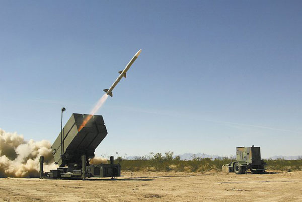 
Tên lửa AIM-120 rời bệ phóng trong một thử nghiệm. Ảnh: Raytheon
