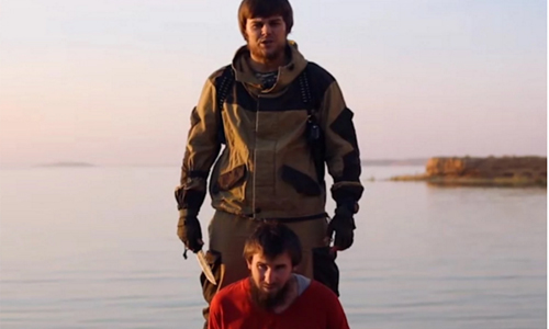 Hình ảnh cắt từ video IS hành quyết Khasiyev.