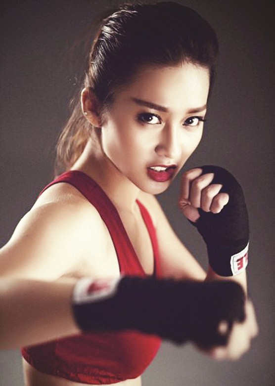 
Ngay từ lần đầu lên báo, boxing Khả Ngân đã khiến cư dân mạng nháo nhào vì gương mặt đẹp không tì vết.
