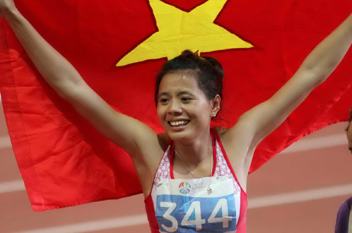 Nguyễn Thị Huyền cũng lập kỷ lục.