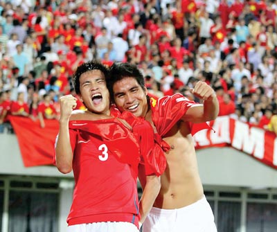 Việt Thắng và Công Vinh, 2 người hùng của ĐTVN tại AFF Cup 2008.