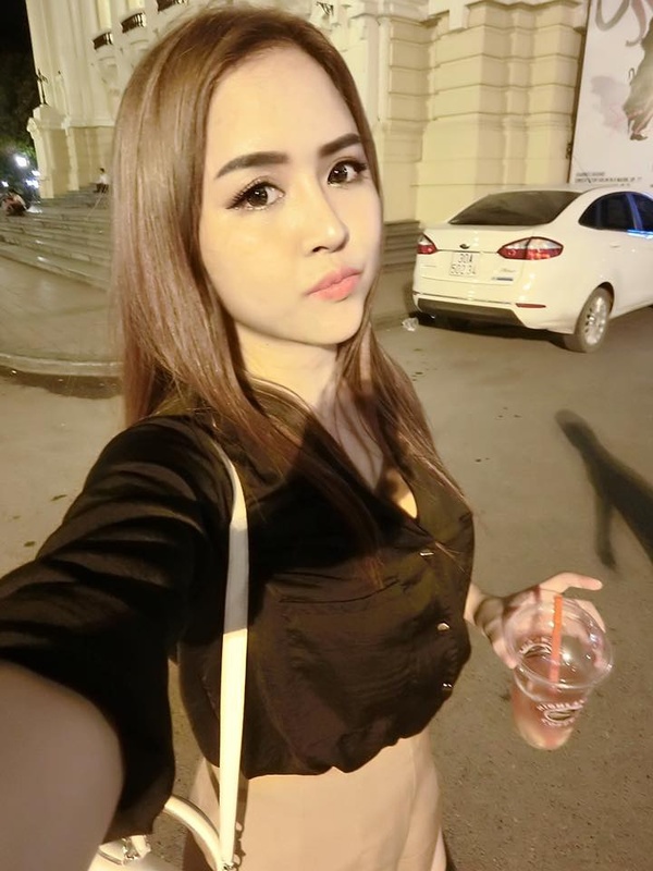 
Hình ảnh đời thường của hot girl ngô nướng.
