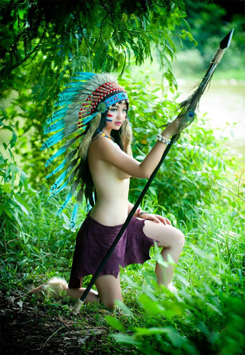 
Bộ ảnh nữ thổ dân bán nude của Hứa Phạm Linda.
