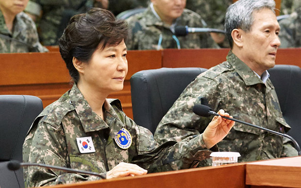 Bộ quân phục bà Park Geun Hye mặc tại Quân đoàn 3 - Hàn Quốc có lẽ cũng chỉ để làm cảnh. Ảnh: Yonhap