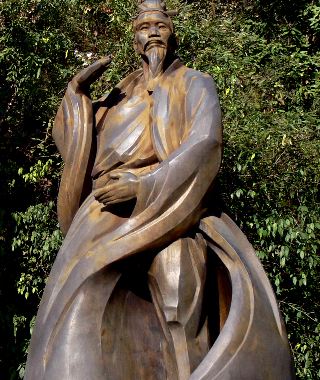 
Bức tượng Trương Tam Phong trên núi Võ Đang.

