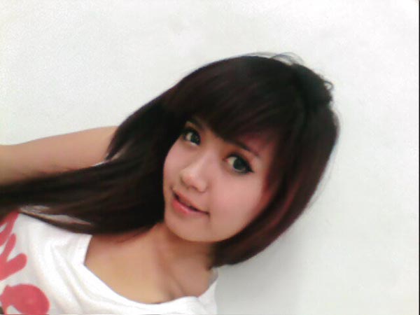 Bích Phương Idol tên thật là Bùi Bích Phương. Cô sinh năm 1989 tại Quảng Ninh và theo học thanh nhạc ở trường Cao đẳng văn hoá nghệ thuật Hà Nội.