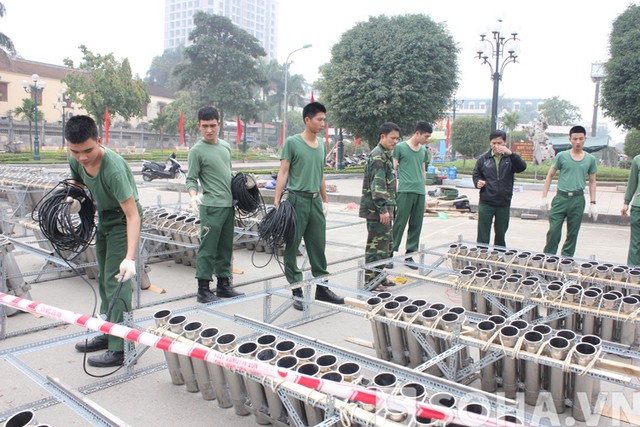 Trận địa pháo hoa ở Hồ Tây