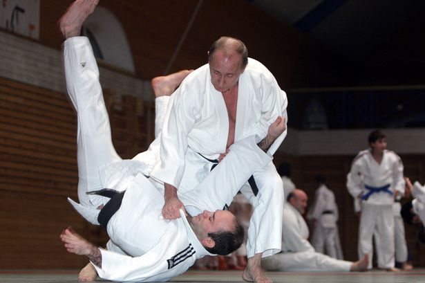 Đai đen Judo Putin quật ngã đối thủ