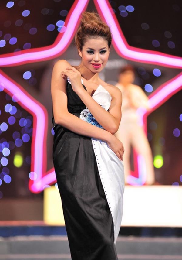 Năm 2011, Phạm Thị Hương đăng quang cuộc thi Thần tượng thời trang.