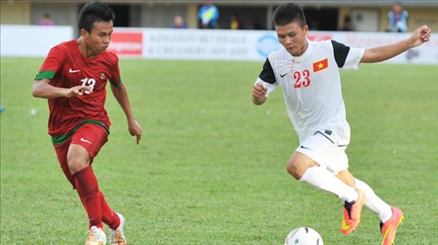 Quang Hải trong màu áo U19 Việt Nam.
