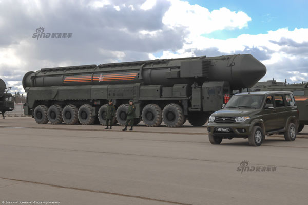RS-24 được xem là phản ứng của Nga trước kế hoạch triển khai lá chắn tên lửa của Mỹ ở châu Âu. Vũ khí này được trang bị những công nghệ tinh vi đủ khả năng xuyên thủng lá chắn tên lửa tinh vi nhất.