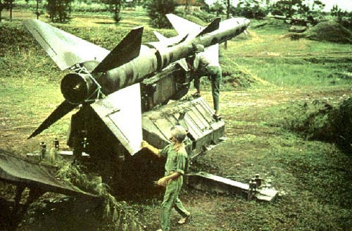 
Đạn tên lửa V-750 của hệ thống phòng không S-75 Dvina (SAM-2)
