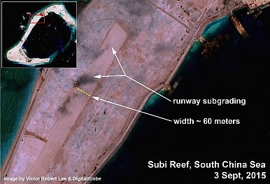 
Ảnh vệ tinh cho thấy lớp móng với chiều rộng 60m đã được dựng lên để phục vụ xây dựng đường băng trên đá Xu Bi. Ảnh: Victor Robert Lee/Digital Globe
