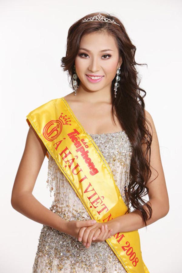 Với sự nỗ lực thể hiện mình trong những chặng cuối, Minh Thư trở thành á hậu 1 năm thứ 11 Hoa hậu Việt Nam nhờ nhan sắc đậm chất Á Đông.
