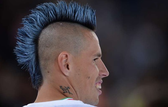 Hamsik chẳng khác nào lắp một chiếc rìu trên đầu