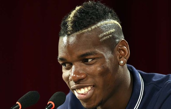 Pogba cũng sở hữu mái tóc khá dị