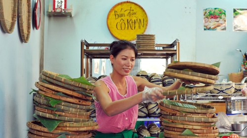 Sự Nghiệp Bún Đậu Mắm Tôm Của Trang Trần