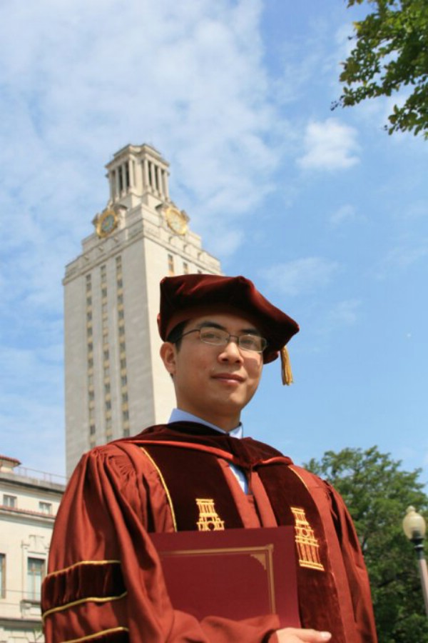 Ông nhận bằng tiến sỹ năm 2007 tại Đại học Texas tại Austin.