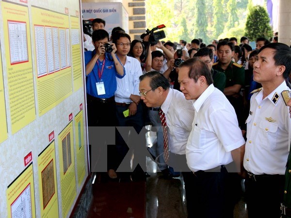 Triển lãm bản đồ và trưng bày tư liệu “Hoàng Sa, Trường Sa của Việt Nam - Những bằng chứng lịch sử và pháp lý tại Bình Thuận. (Nguồn: TTXVN)