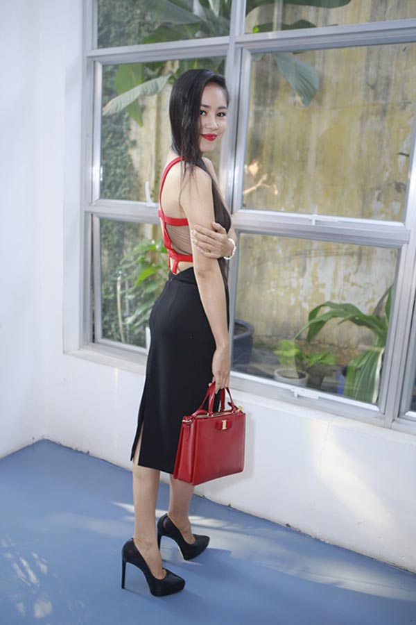 Thời gian gần đây, diễn viên Lê Phương (sinh năm 1985, Trà Vinh) gây bất ngờ khi chuyển sang gu thời trang gợi cảm, cá tính.