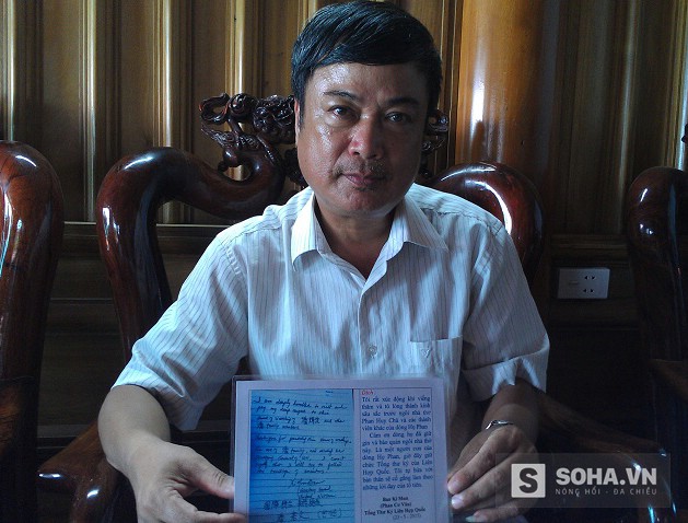 
Ông Phan Huy Thanh và lưu bút của Tổng thư ký Liên hợp quốc Ban Ki Moon

