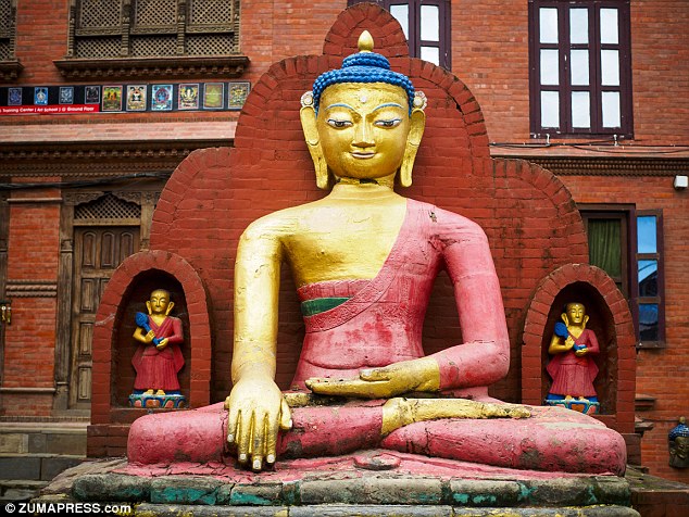 
Còn đây là một pho tượng Phật thật ở Trái Đất.
