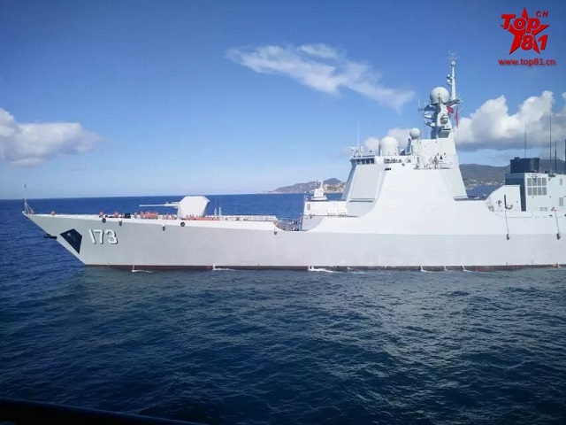 Ảnh chụp tàu khu trục Trường Sa tại căn cứ hải quân ở vịnh Yalong vào tháng 08-2015.