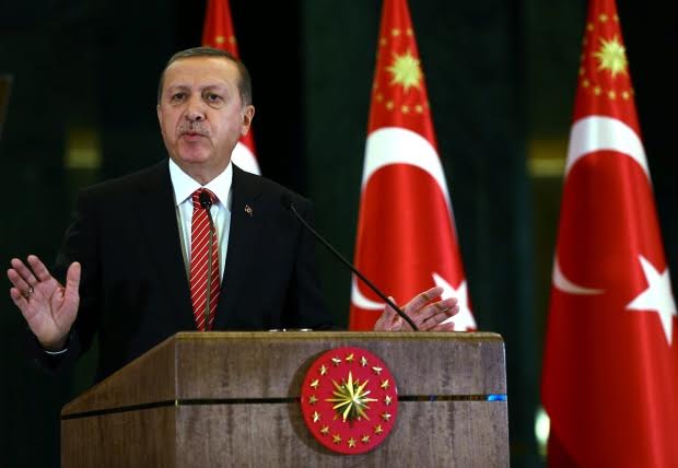 
Tổng thống Thổ Nhĩ Kỳ Recep Erdogan lớn tiếng chỉ trích Nga không kích cộng đồng người gốc Thổ ở khu vực biên giới trên đất Syria ngay đêm trước hôm bắn rơi máy bay Nga. Ảnh: AP.
