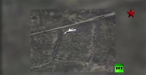 
Máy bay nem bom chiến thuật Su-24M của Không quân Nga trên bầu trời Syria.
