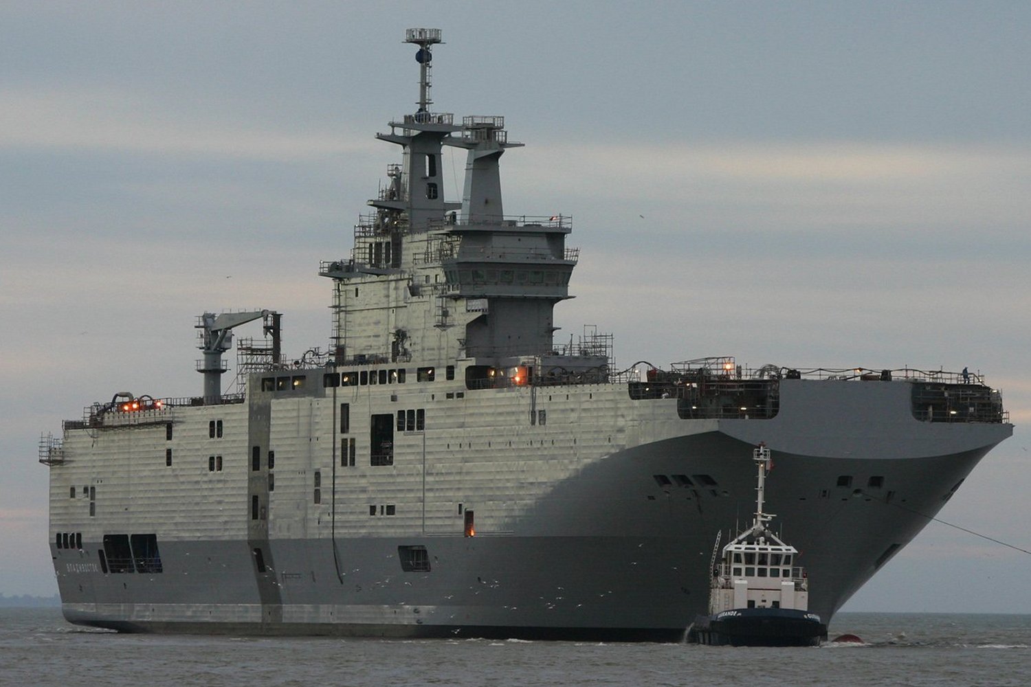 Tàu đổ bộ Vladivostok lớp Mistral.