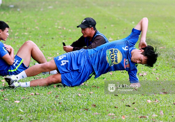 
Văn Toàn mặc quần Công Phượng.
