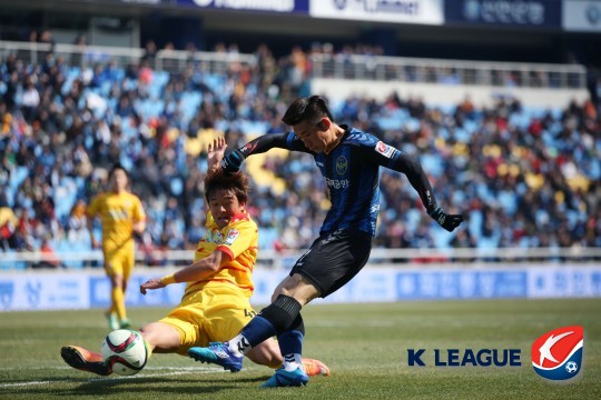 Hàng tiền vệ của Incheon United rất mạnh.