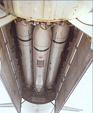 
Giá phóng quay SRPE MKU-5-6 cho 6 tên lửa hành trình Kh-55 trong khoang chứa bom của Tu-95MS
