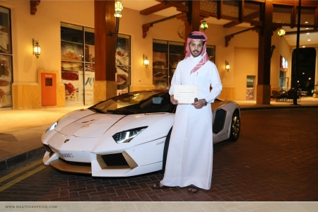 Được biết, chiếc Lamborghini Aventador LP700-4 vàng được chế tác để phục vụ lễ hội Qatar National Day 2015 sắp diễn ra.