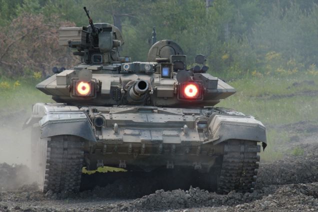 Xe tăng T-90 với Đôi mắt đỏ của hệ thống phòng vệ chủ động Shtora-1