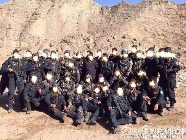
Hình ảnh nhóm cảnh sát vũ trang tham gia chiến dịch mà Bộ công an Trung Quốc mới công khai. Ảnh: Weibo
