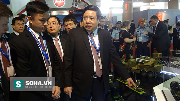 
Đại tướng Phùng Quang Thanh - Bộ trưởng BQP tham dự một triển lãm vũ khí quốc tế.
