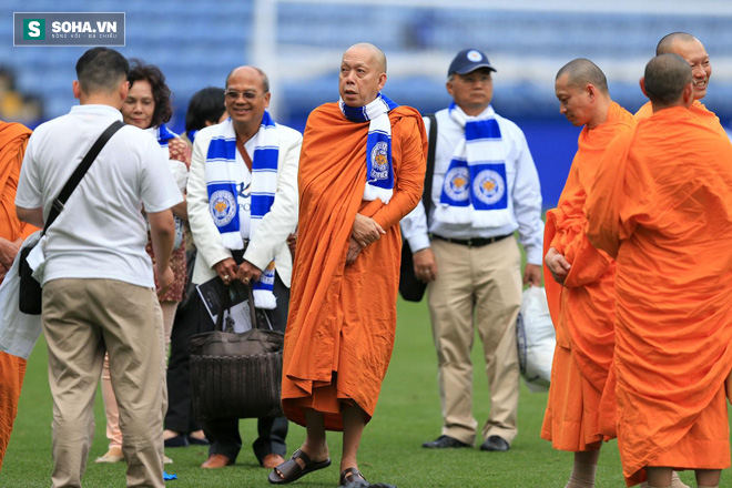 
Các nhà sư Thái Lan tới Leicester để thực hiện rất nhiều nghi lễ cúng bái.
