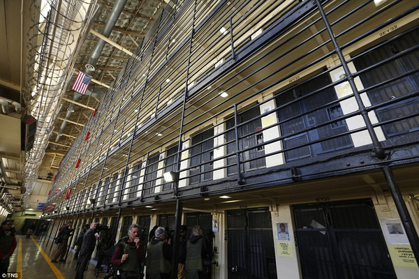 
725 tử tù vẫn đang ngồi xếp hàng đợi chết trong nhà tù San Quentin.
