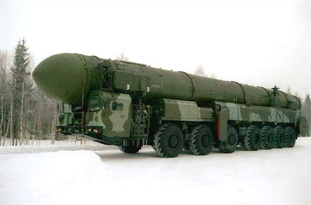 
Topol-M: ICBM cơ động nhất. Quốc gia sản xuất: Nga, phóng lần đầu năm 1994. Tên lửa này có trọng lượng phóng 46,5 tấn, được cho là nền tảng lực lượng hạt nhân Nga.
