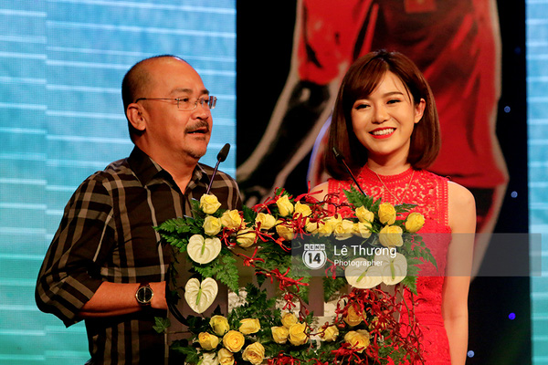 Tú Linh tham dự buổi lễ trao giải Quả bóng vàng Việt Nam với tư cách khách mời công bố cho hạng mục giải thưởng cầu thủ futsal xuất sắc nhất.