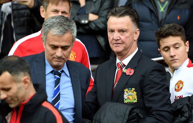 
Nhiều người cho rằng Mourinho sẽ thay Van Gaal.
