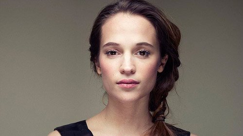 Năm 2015 là một năm thành công của Alicia Vikander. Cả 3 bộ phim cô tham gia đều chiếm được cảm tình của khán giả. Trong đó có Ex Machina và Danish Girl (Cô gái Đan Mạch) được truyền thông và phê bình đánh giá cao.