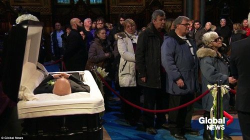 
Ngày 21.01 (tính theo giờ địa phương), lễ viếng nhà quản lý âm nhạc Rene Angelil - chồng danh ca Celine Dion đã được tổ chức tại nhà thờ Notre-Dame, Montreal, Canada.
