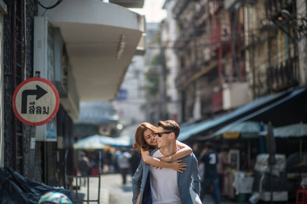 Cặp đôi đang gây sốt các trang mạng về tình yêu và nhiếp ảnh ở Thái Lan.